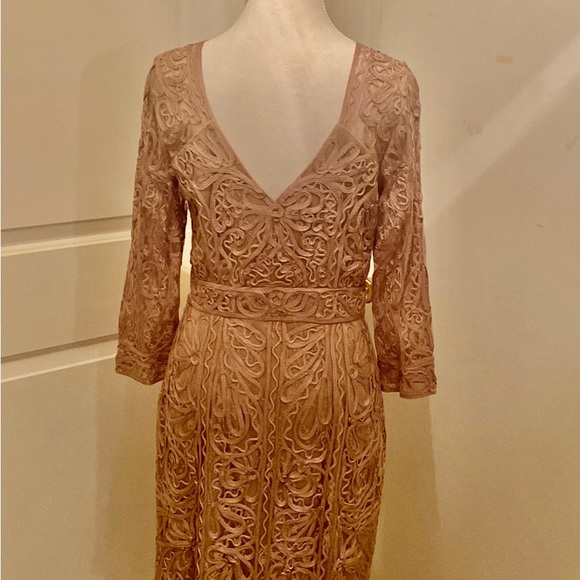 Beautiful Ecru lace dress 👗 size 6 - Picture 2 of 3